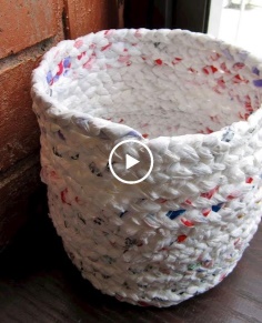 How to make a Basket out of Plastic Bags