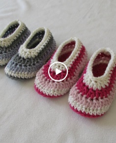 How to crochet EASY children39;s shoes  booties for beginners
