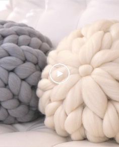 HOW TO HAND KNIT A ROUND PILLOW IN 15 MINUTES OR LESS!