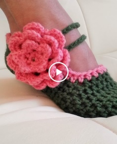 Crochet Glama39;s Fancy Mary Jane Slippers